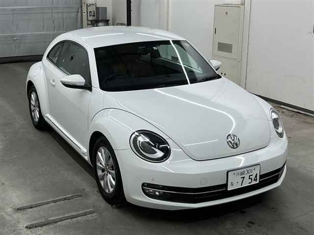 35130 Volkswagen The beetle 16CBZ 2015 г. (MIRIVE Saitama)